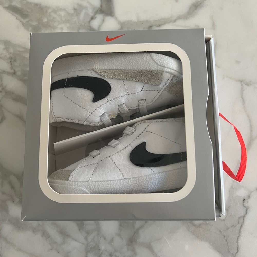 BLAZER MID CRIB SHOE SIZE 4C